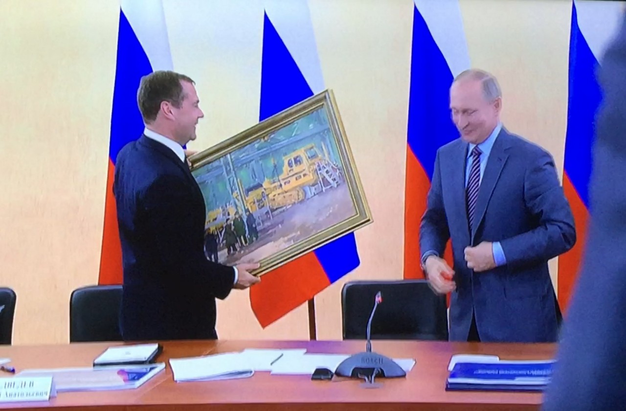 Подарок путина медведева Подарок путина медведева