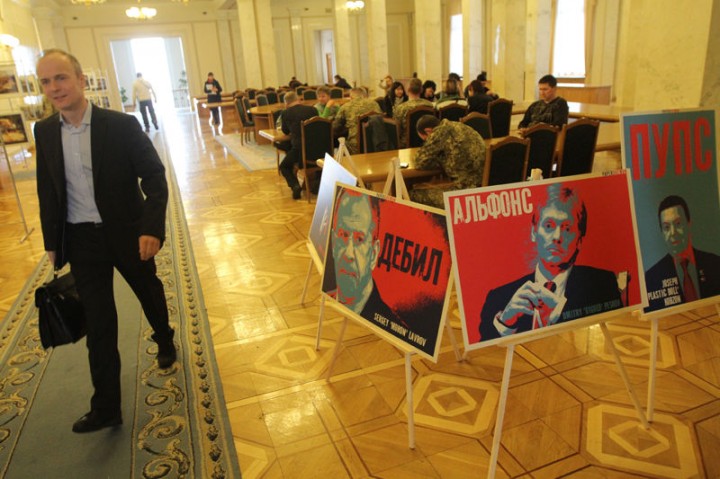 В Верховную Раду Украины принесли портреты российских политиков