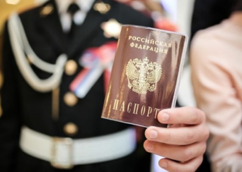 Российские паспорта для Донбасса: реакция власти, общественников и оппозиции ДНР