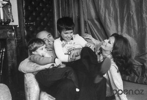 Великие истории любви: Карло Понти и Софи Лорен Великие истории любви: Карло Понти и Софи Лорен.