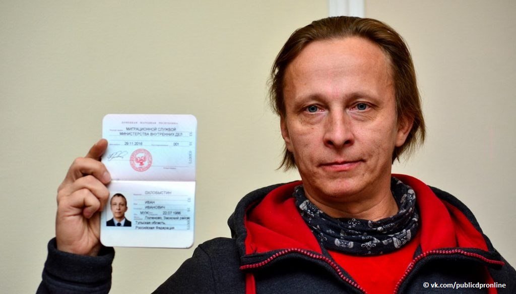 Иван Охлобыстин получил паспорт гражданина ДНР Иван Охлобыстин получил паспорт гражданина ДНР