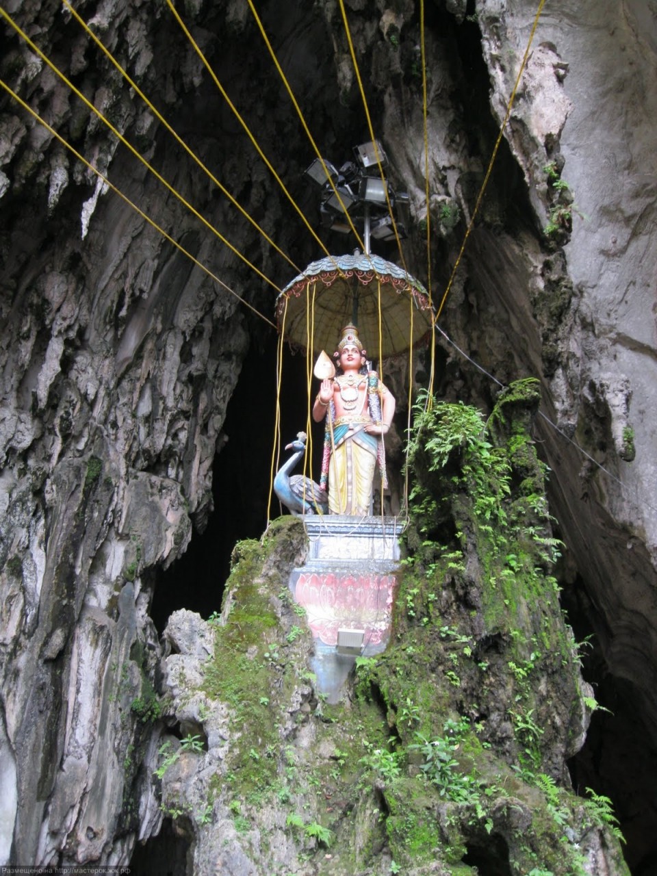 Пещеры Бату Кейвс (Batu Caves). Индонезия. Пещеры Бату Кейвс (Batu Caves). Индонезия.