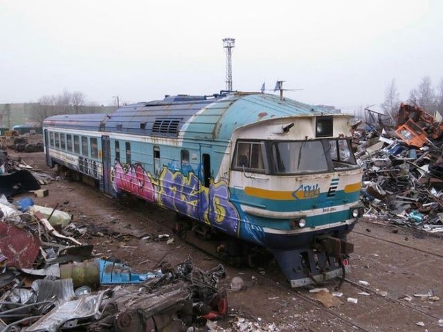 Старый дизель-поезд отправился в последний путь Старый дизель-поезд отправился в последний путь