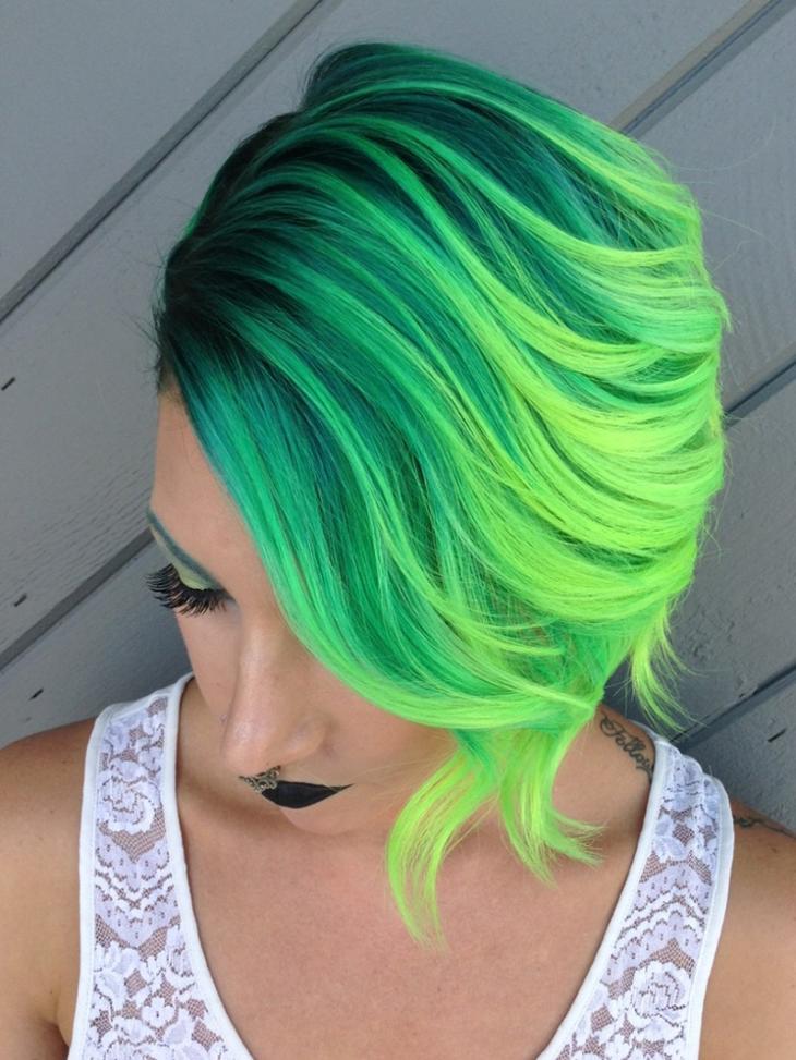 зеленуха на волосах 