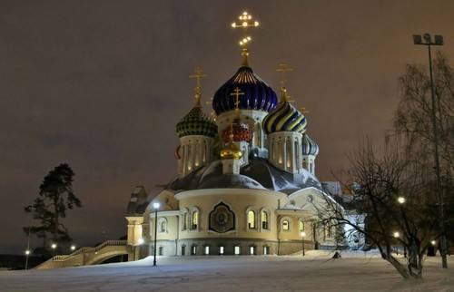 Алла Пугачева на Святках побывала в храме и возмутила поклонников своими фото