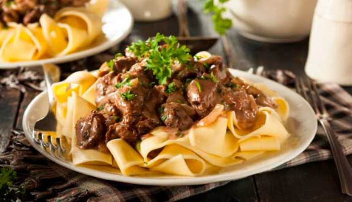 Если мясо жесткое, быть может, вы его неверно порезали. Если мясо жесткое, быть может, вы его неверно порезали.