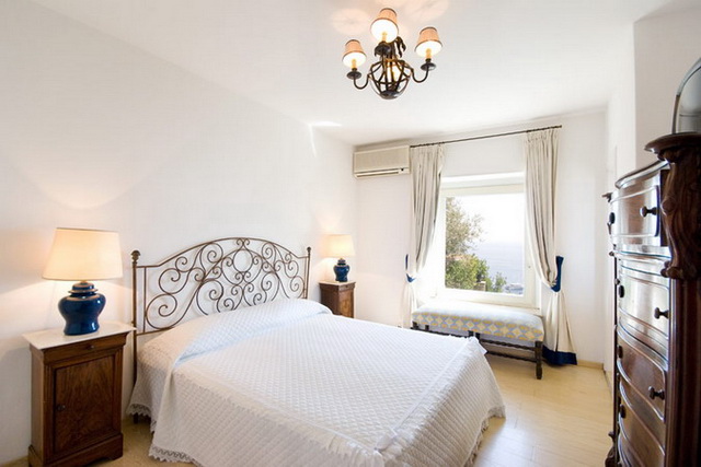 Белая спальня в итальянском стиле