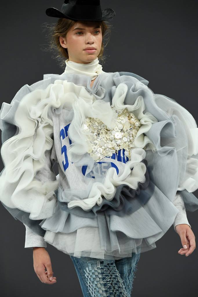 Viktor & Rolf Fall Winter 2016 Couture Collection