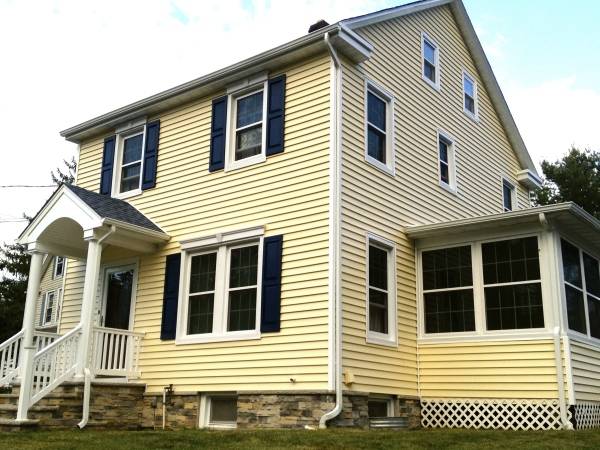 Отделка фасадов частных домов - фото сайдинга с ПВХ панелями