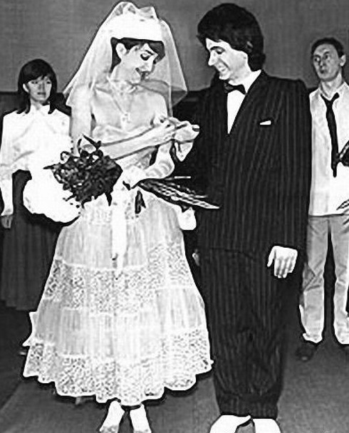20. Лолита Милявская (певица) и Александр Беляев, 1985 год 20. Лолита Милявская (певица) и Александр Беляев, 1985 год СССР, свадьбы