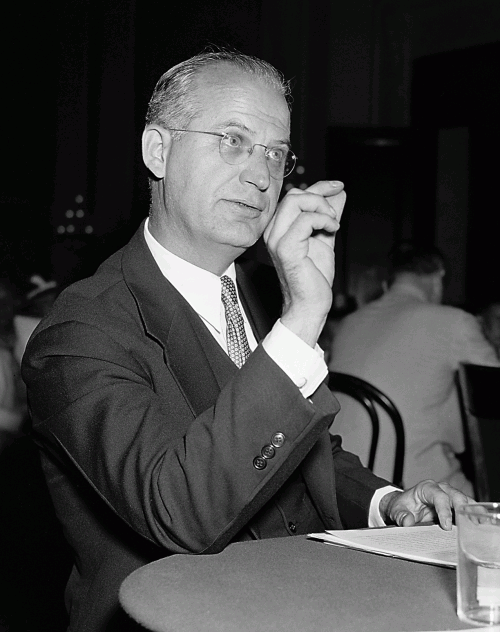 Джей Мэтьюз на заседании Комиссии по расследованию антиамериканской деятельности (1938)