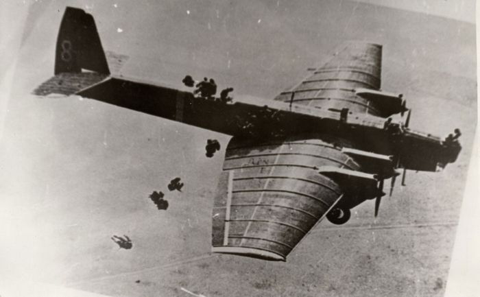 Можайский десант: с бреющего полёта без парашютов на немецкие танки  герои, великая война, Можайский десант