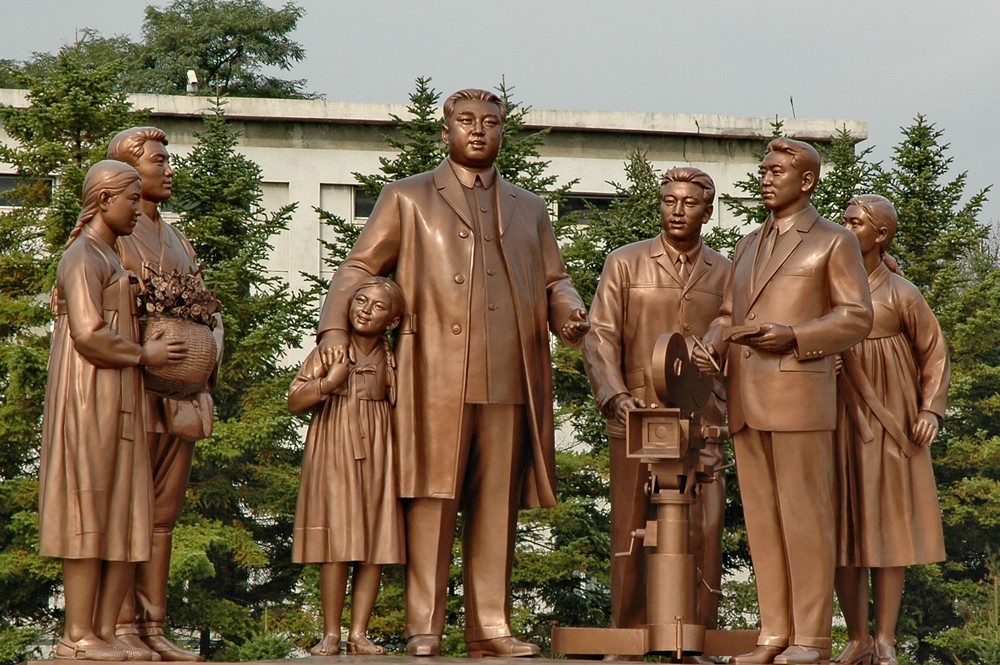 Памятник Ким Ир Сену на Пхеньянской киностудии