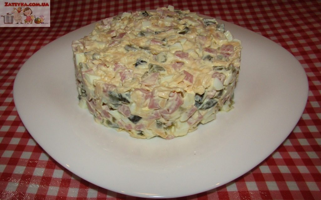 Салат с ветчиной и сыром «Домашний»