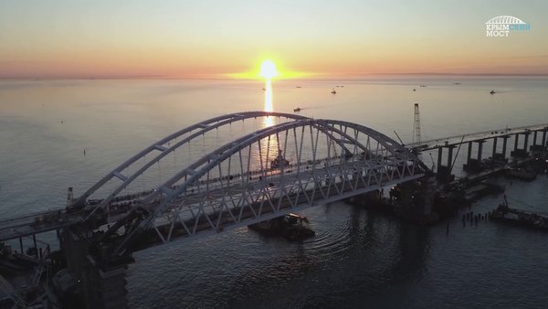 «Они не прошли все стадии отрицания»: россияне ответили украинцам на «трещины» Крымского моста «Они не прошли все стадии отрицания»: россияне ответили украинцам на «трещины» Крымского моста