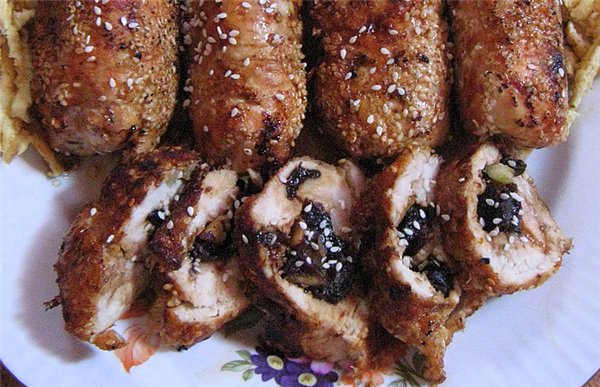 Вкуснейший рулет из курицы с черносливом Вкуснейший рулет из курицы с черносливом