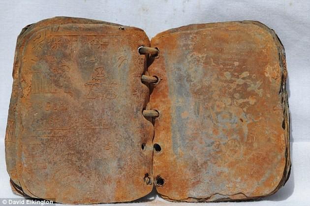 Первое письменное упоминание об Иисусе: найдены подлинные свинцовые книги 2000-летней давности (11 фото) Первое письменное упоминание об Иисусе: найдены подлинные свинцовые книги 2000-летней давности (11 фото)