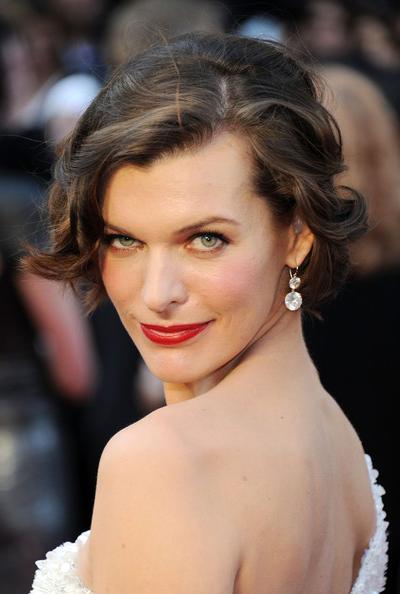 9.   (Milla Jovovich), 36 , , ,      : 174    : 86-61-86     : 23 .