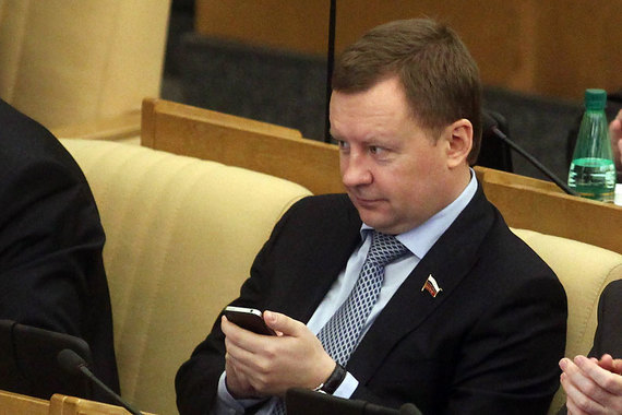 Мошенник, рейдер и фейковый ветеран: что мы знаем о депутате КПРФ, сбежавшем на Украину