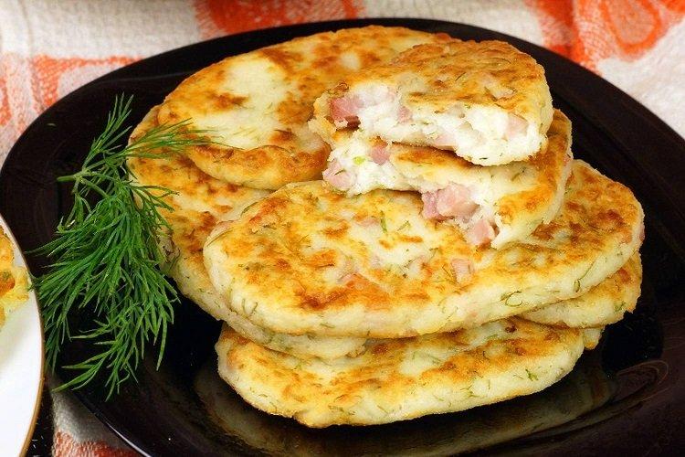 Лепешки с сыром и ветчиной