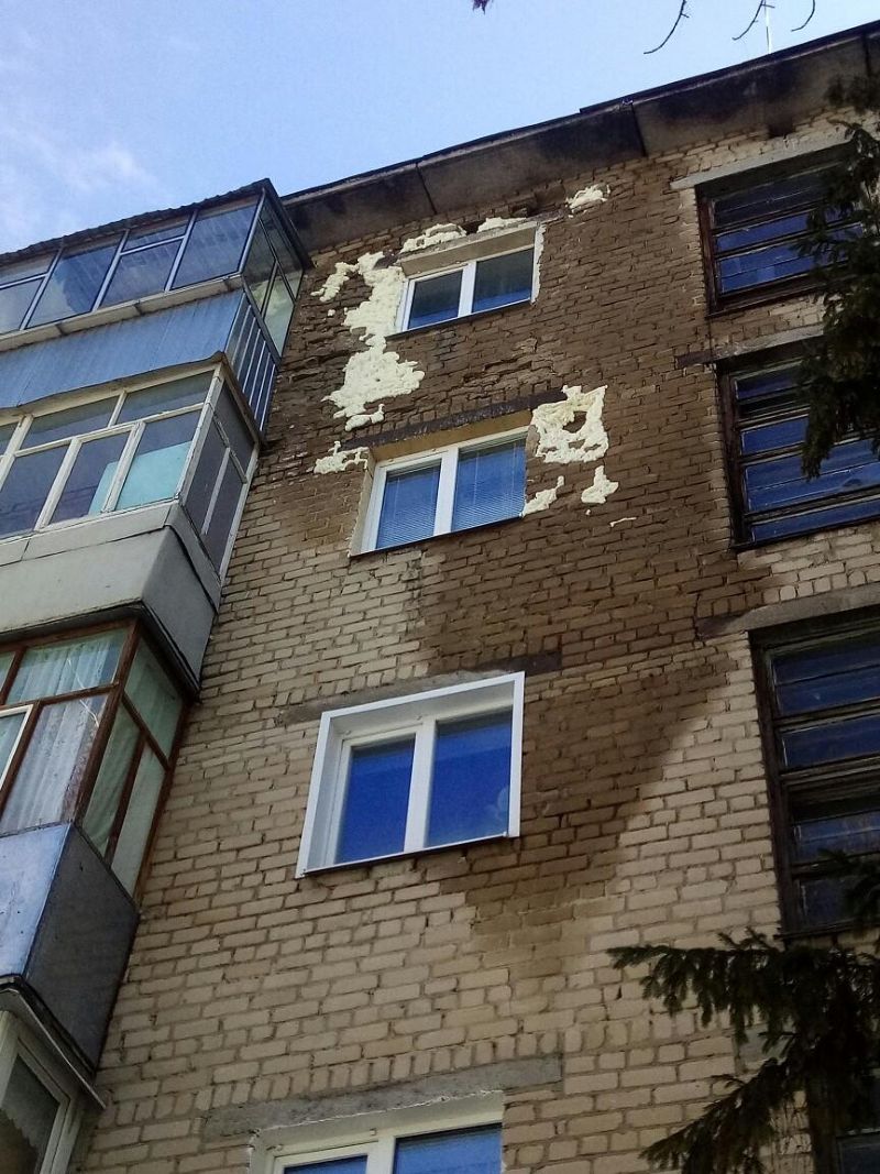 В Пензе дышащую на ладан пятиэтажку латают монтажной пеной В Пензе дышащую на ладан пятиэтажку латают монтажной пеной