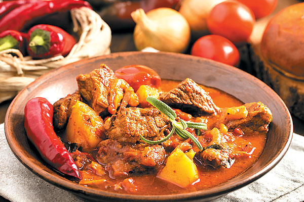 Солянка, гуляш, паприкаш: 8 самых вкусных рецептов мясных блюд Солянка, гуляш, паприкаш: 8 самых вкусных рецептов мясных блюд