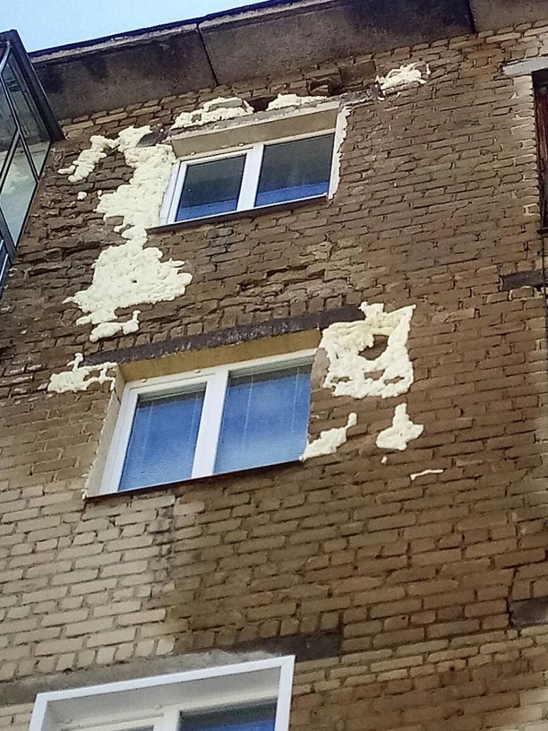 В Пензе дышащую на ладан пятиэтажку латают монтажной пеной В Пензе дышащую на ладан пятиэтажку латают монтажной пеной