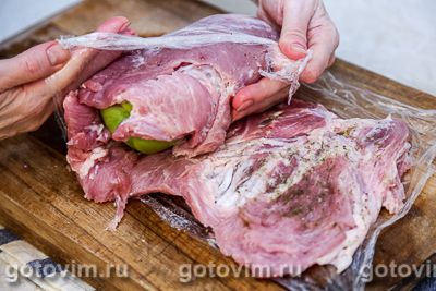 Фотографии рецепта Рулет из свиной шейки с яблоками, 04 Рулет из свиной шейки с яблоками, Шаг 04