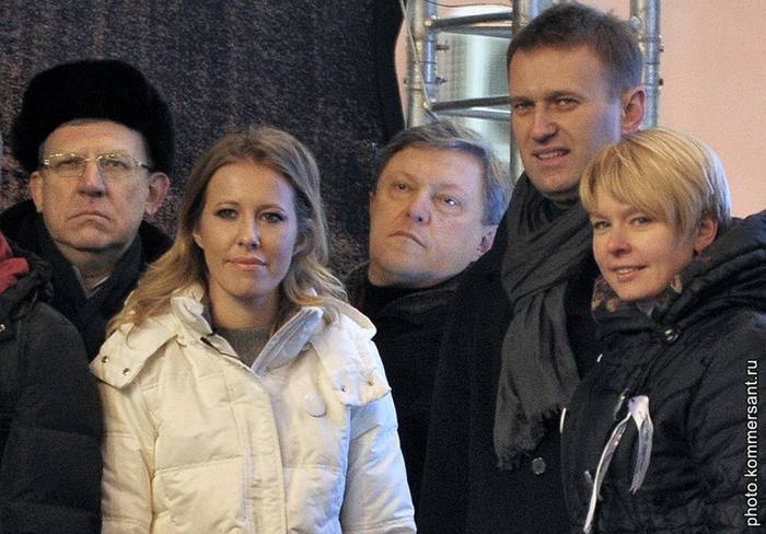 1. Кудрин меняет суверенитет на экономику 2. ОККУПИРОВАННАЯ РОССИЯ: А. Кудрин, награждённый Западом – внук фашиста... 3. Штрихи к портрету 4. Катасонов: Финансы - и хаос 1. Кудрин меняет суверенитет на экономику 2. ОККУПИРОВАННАЯ РОССИЯ: А. Кудрин, награждённый Западом – внук фашиста... 3. Штрихи к портрету 4. Катасонов: Финансы - и хаос