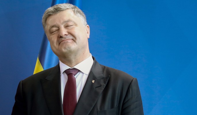 Мультфильм для скотов: Порошенко сел в лужу после нелепой выходки Мультфильм для скотов: Порошенко сел в лужу после нелепой выходки