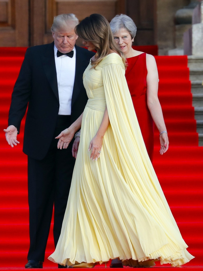 15 блестящих образов Мелании Трамп, которые идеальны для Новогодней ночи (фото 39) 15 блестящих образов Мелании Трамп, которые идеальны для Новогодней ночи (фото 39)