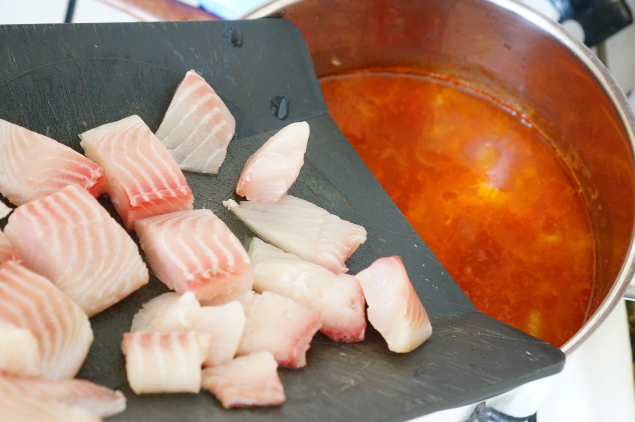 Томатный рыбный суп, пошаговый фоторецепт, кулинарный блог и интернет-магазин, andychef.ru