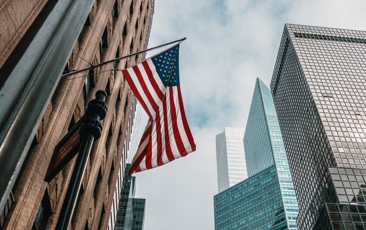 Экономика США по-прежнему сталкивается с риском рецессии Экономика США по-прежнему сталкивается с риском рецессии