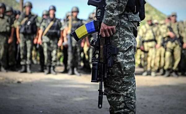 Полк «Азов» пытается скрыть поставки американского оружия Полк «Азов» пытается скрыть поставки американского оружия