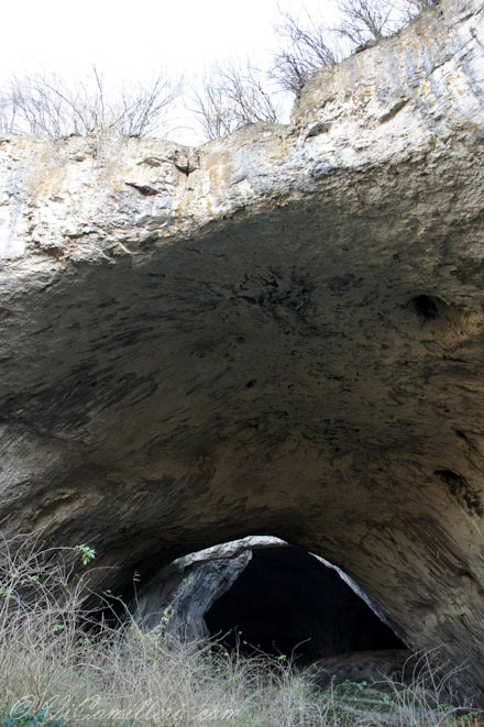 Болгария. Вход в пещеру Деветашка