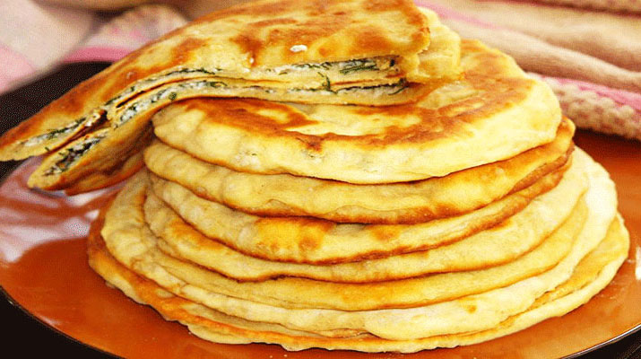 Самый вкусный перекус: быстрые лепешки с сыром и зеленью. Самый вкусный перекус: быстрые лепешки с сыром и зеленью.
