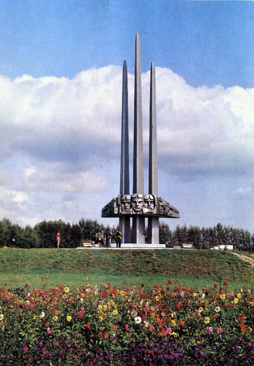 ZAVODFOTO / История городов России в фотографиях: Курск в 1984 году. ZAVODFOTO / История городов России в фотографиях: Курск в 1984 году.