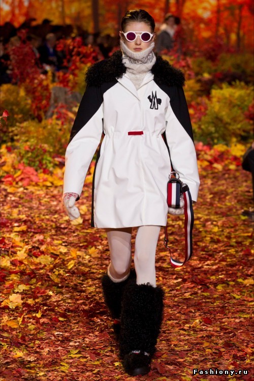Moncler Gamme Rouge осень-зима 2017-2018 -- очень уютно, комфортно и даже шикарно Moncler Gamme Rouge осень-зима 2017-2018 -- очень уютно, комфортно и даже шикарно