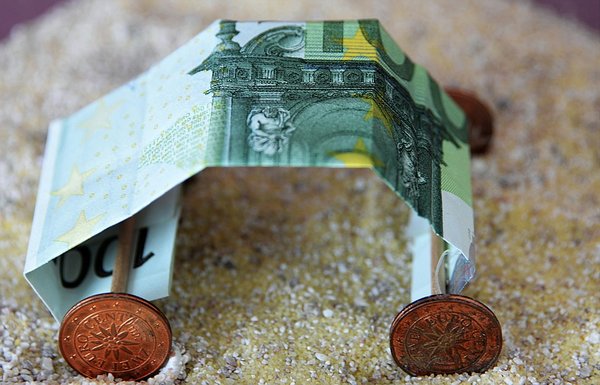 Вскоре на долларе никуда не сможешь уехать.