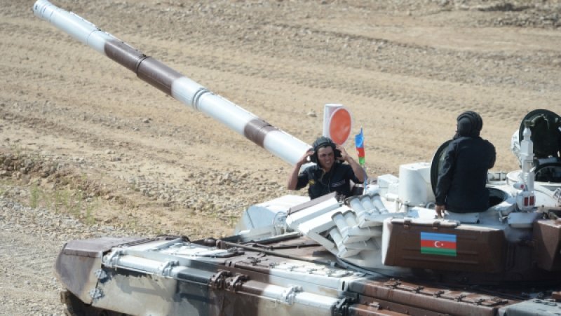 США попались на масштабных поставках оружия террористам всего мира под видом диппочты Активно используются тайные оружейные перевозки и для нужд азербайджанской армии
