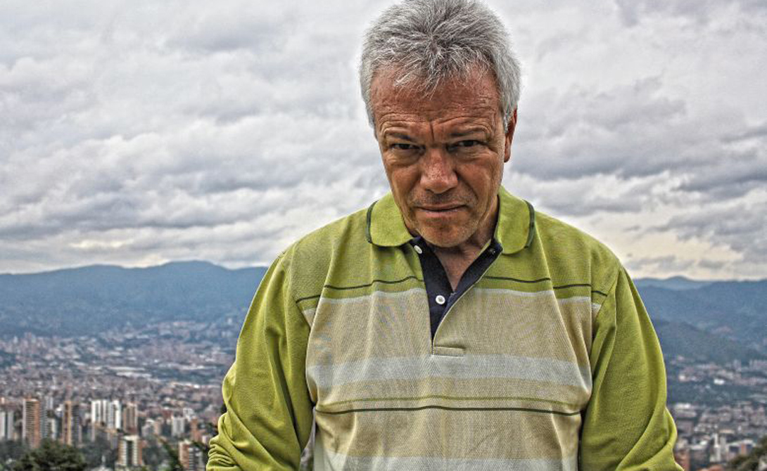 Я был профессиональным убийцей. Забирая чужую жизнь, я не чувствую ничего. Нет стыда, печали, жалости, радости: просто очередной день в офисе по исполнению желаний дона Пабло — Джон Хайро Веласкес, наемный убийца и популярный блоггер