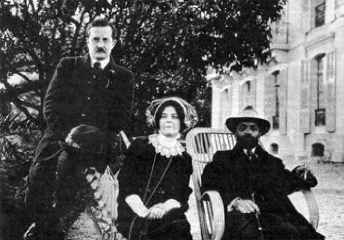 Д. Философов, З. Гиппиус и Д. Мережковский, 1911 г. | Фото: academic.ru За гранью общественной морали -- сложные любовные многоугольники эпохи Серебряного века