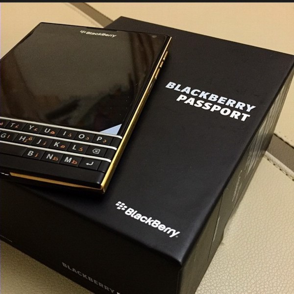смартфон Blackberry Passport Gold