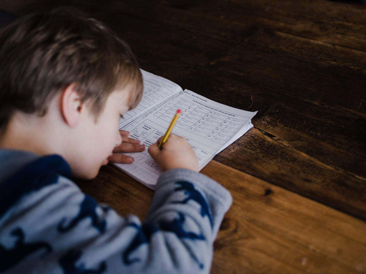 Как правильно делать с ребенком домашнее задание и нужно ли помогать: советы психолога