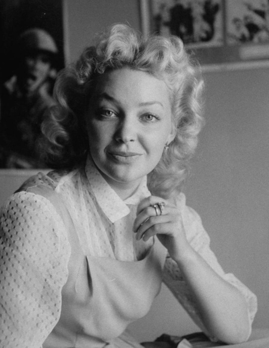 Советская кинозвезда Ирина Скобцева. СССР, Москва, 1956 год. Советская кинозвезда Ирина Скобцева. СССР, Москва, 1956 год.