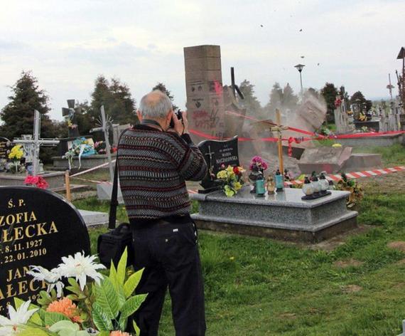 снос памятника в Польше памятник УПА снесли в Польше