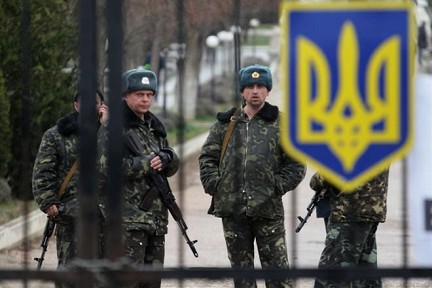 Наблюдателей ОБСЕ на границе Крыма остановили выстрелами