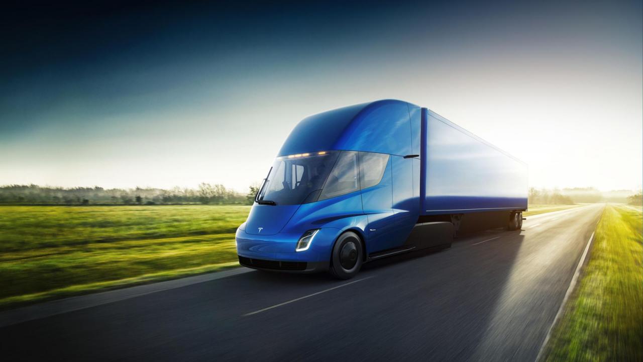 Tesla представила свой первый электрогрузовик Tesla представила свой первый электрогрузовик