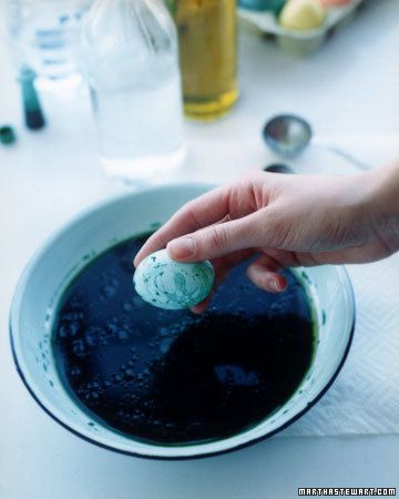 Интересные способы покрасить яйца на Пасху, мраморные яйца, красить яйца кружева