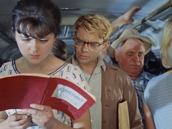 Кадр из фильма *Операция *Ы* и другие приключения Шурика*, 1965 | Фото: hochu.ua Наталье Селезневой – 75: Обратная сторона славы звезды фильмов о Шурике